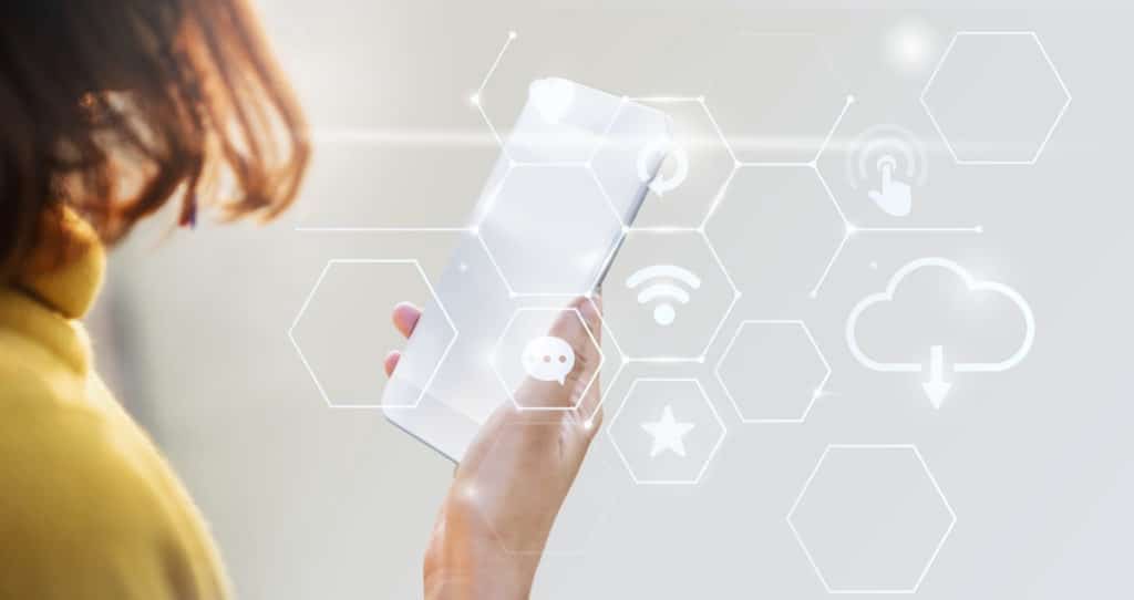 foto donna telefono cloud